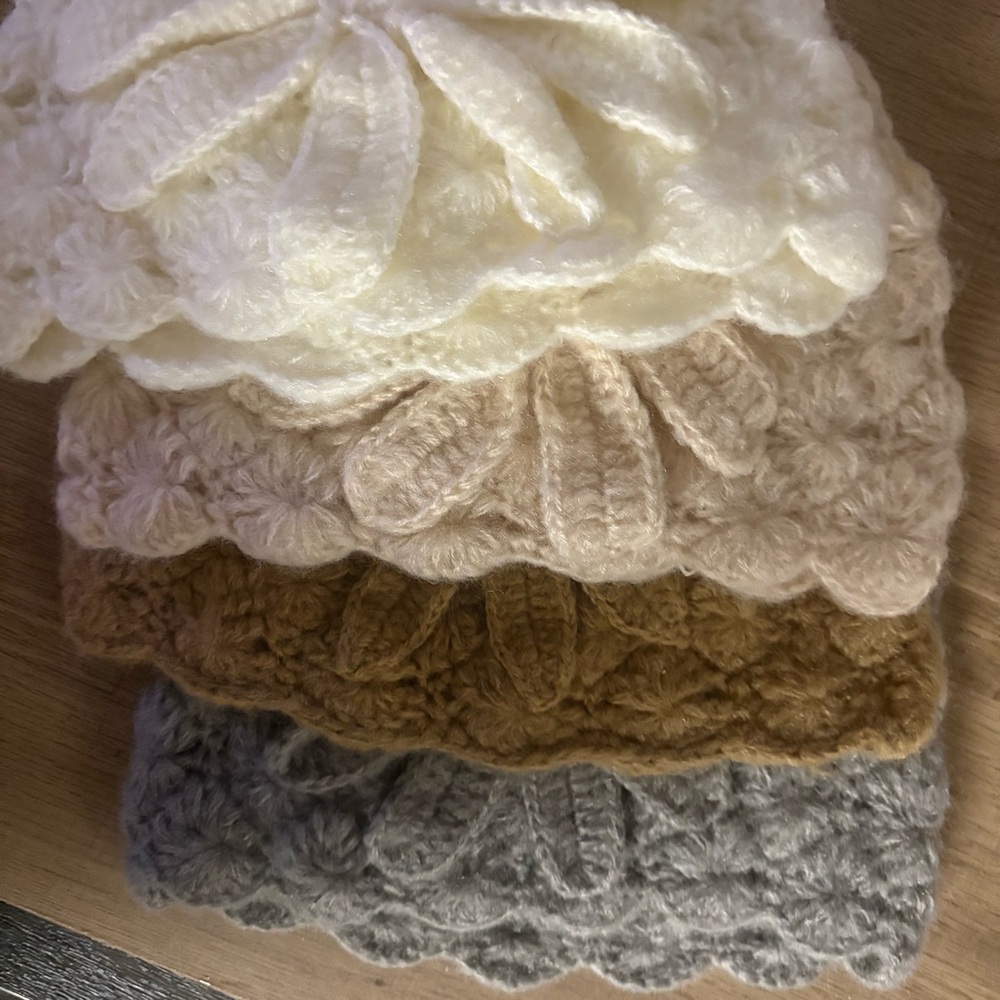 Set of 4 | Flower Croche Knit Beanie - Picture 11 of 12